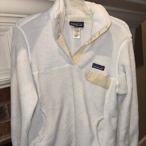 Patagonia women's white snap fleece pullover Medium white